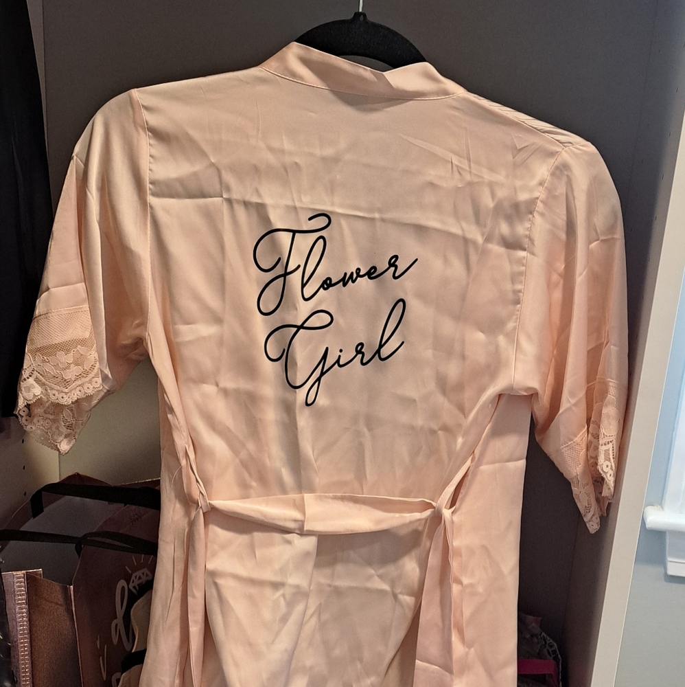 NWOT🌸Flower Girl Robe -child size